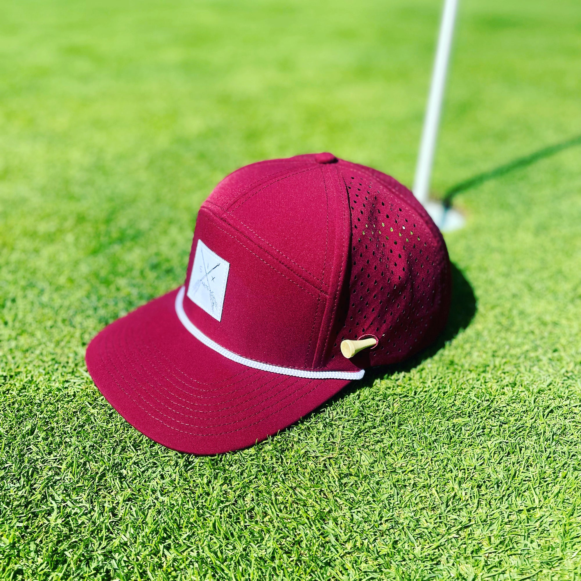 Burgundy Arrow  Tee Holder Hat w/ Magentic Ball Marker